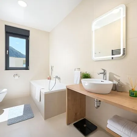 Maxima With Heated Pool - Veliko Brdo Villa Makarska
